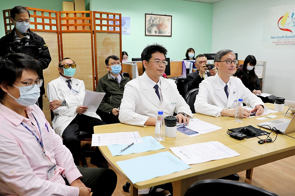 本次視訊論壇由花蓮慈院的何宗融副院長與李啟誠主任共同主持。