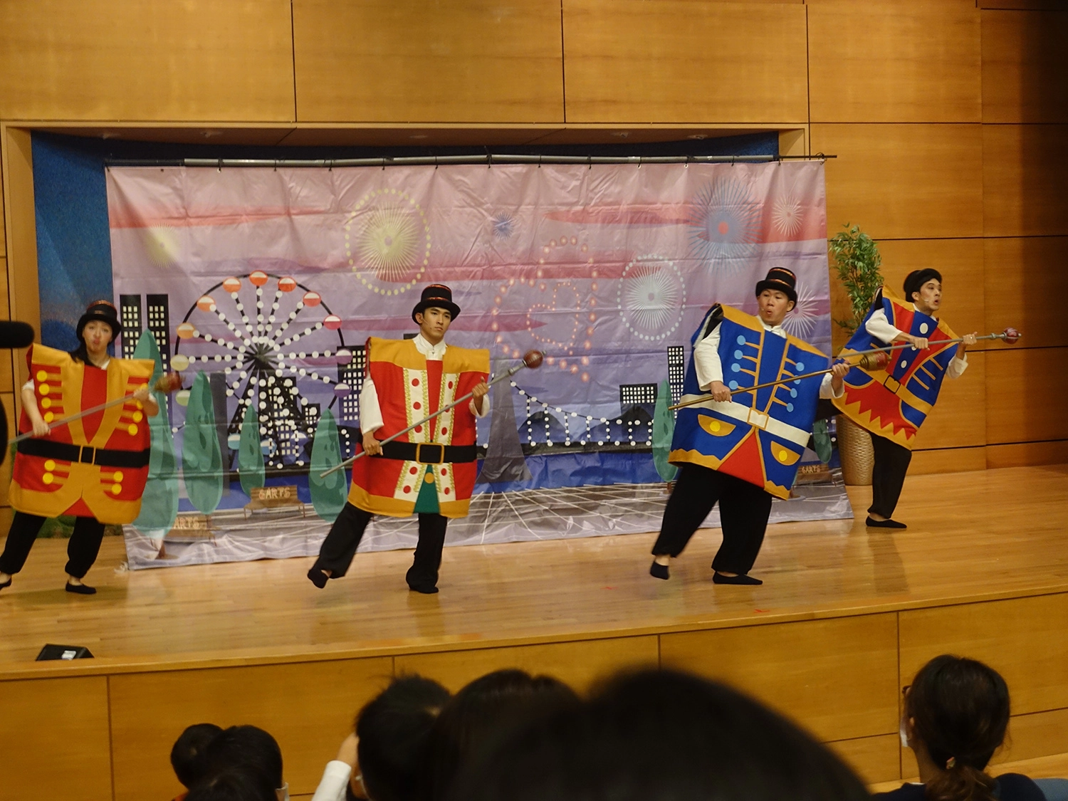 慈濟12月12日邀請六藝劇團到花蓮靜思堂演出「南洋奇遇記」。(圖為慈濟基金會提供)