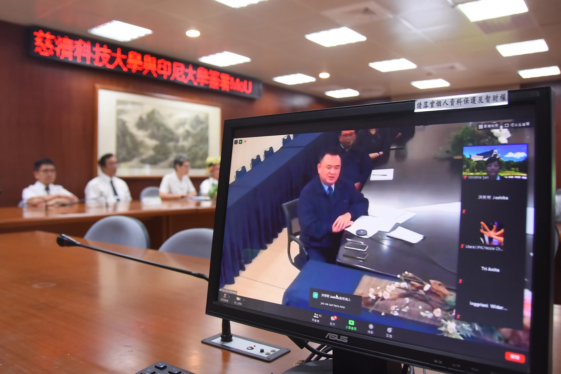 即使因疫情無法出國，學校仍積極和海內外學校連繫。