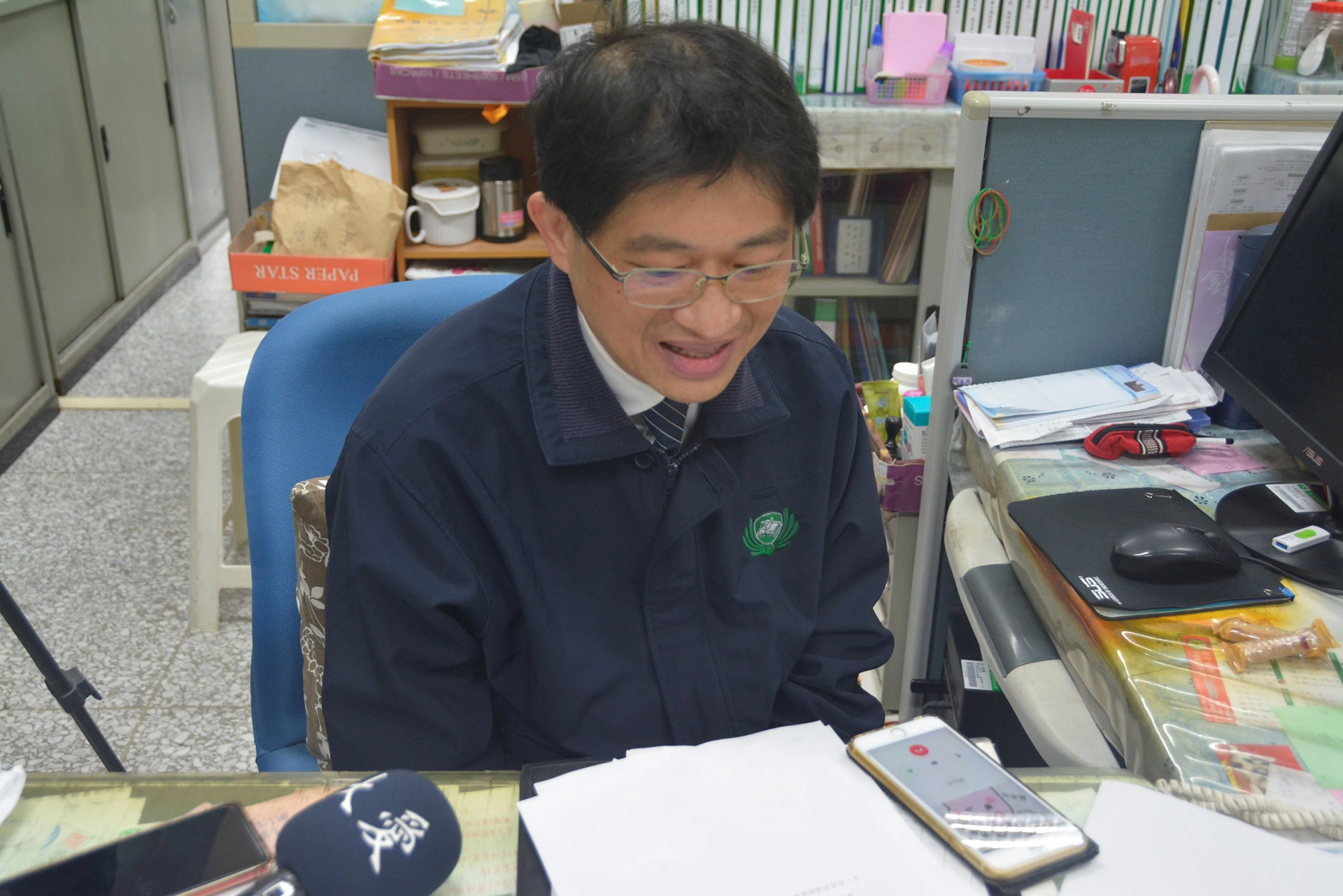 慈濟科技大學透過電話關心來不及返台的學生。