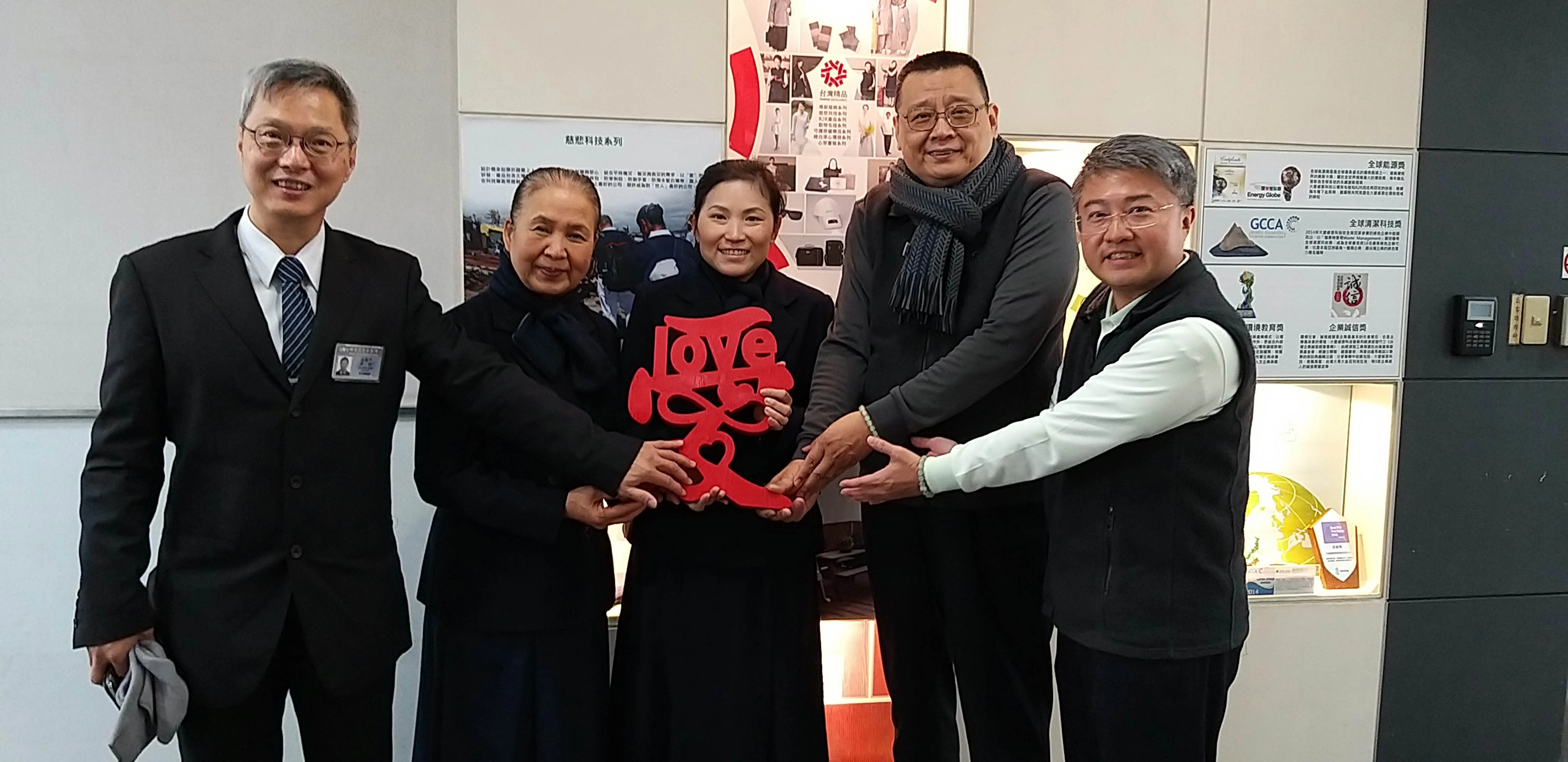 黃采緹師姊分享「捐髓救人、無損己身；救人一命、功德無量」的大愛精神，真實感人、見證傳揚，也因此與大愛同仁開啟了一段「企業員工、友善有愛」驗血建檔的約定。