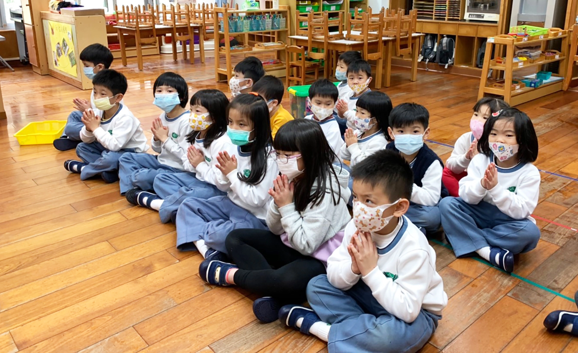 大愛幼兒園學童祈禱，希望早日平弭疫情。