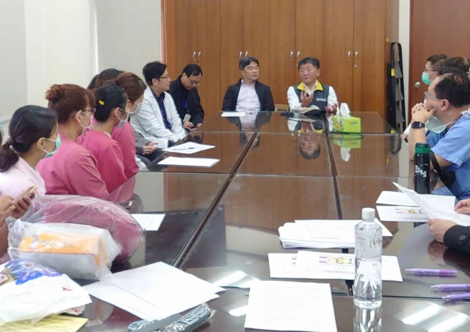 中央流行疫情指揮中心今（16）公布，國內新增確診2例COVID-19（武漢肺炎）個案，第1例個案為中部60餘歲男性，有B型肝炎及糖尿病病史，無出國旅遊史，亦非確診病例之已知密切接觸者。