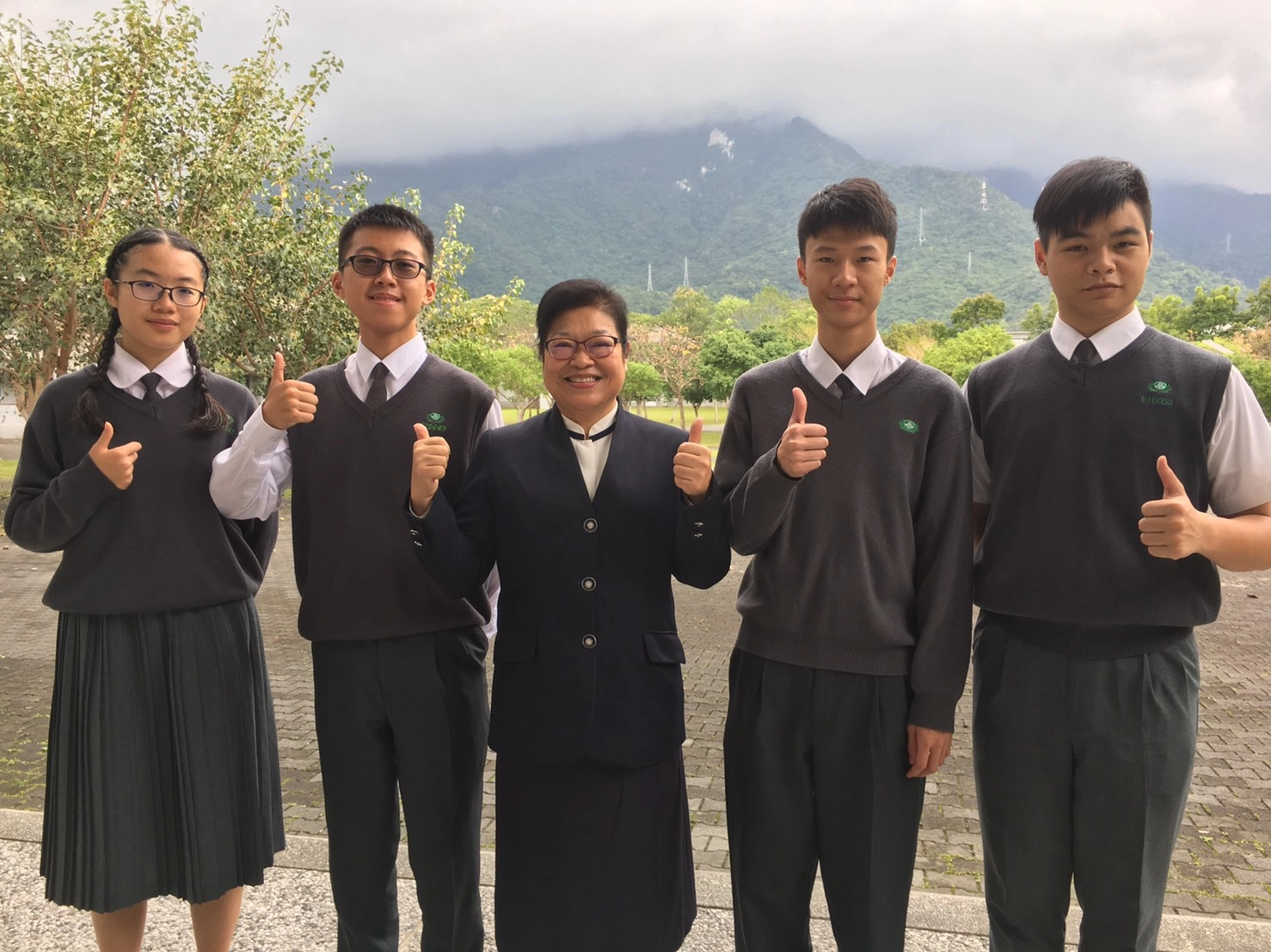 大學學測成績公布，今年的新學制是大學各學系採計學科成績至多四科，慈濟大學附屬高級中學109年學測成績優異。