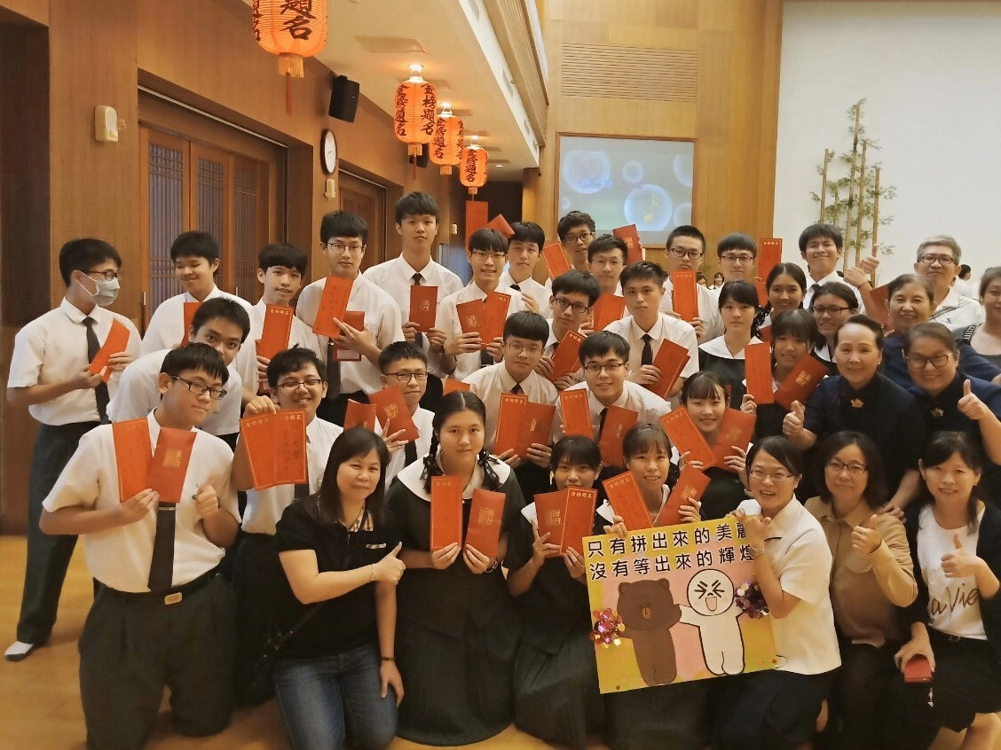 高三和氣班導師林家琪老師表示，班上的孩子非常有競爭意識卻又樂於分享。