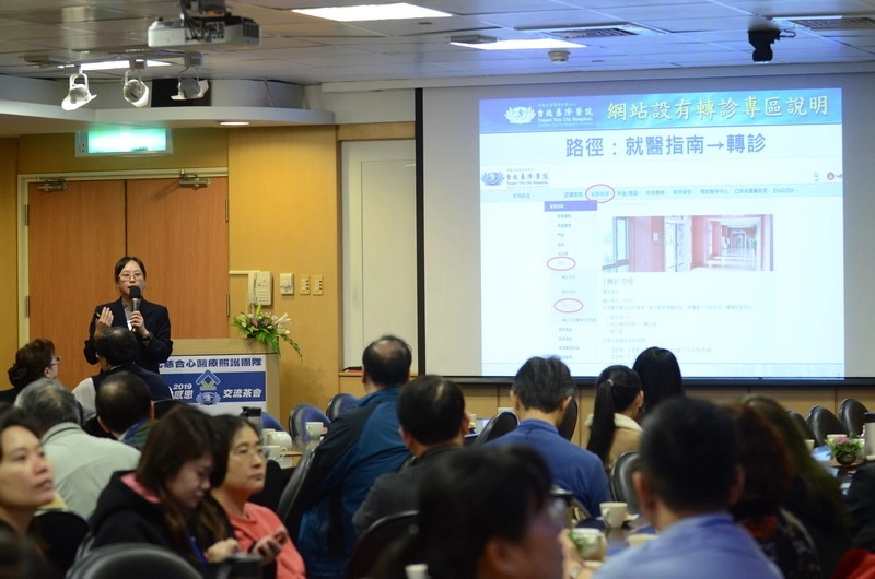 醫事室李曉芬組長說明轉診流程及平台使用方法。