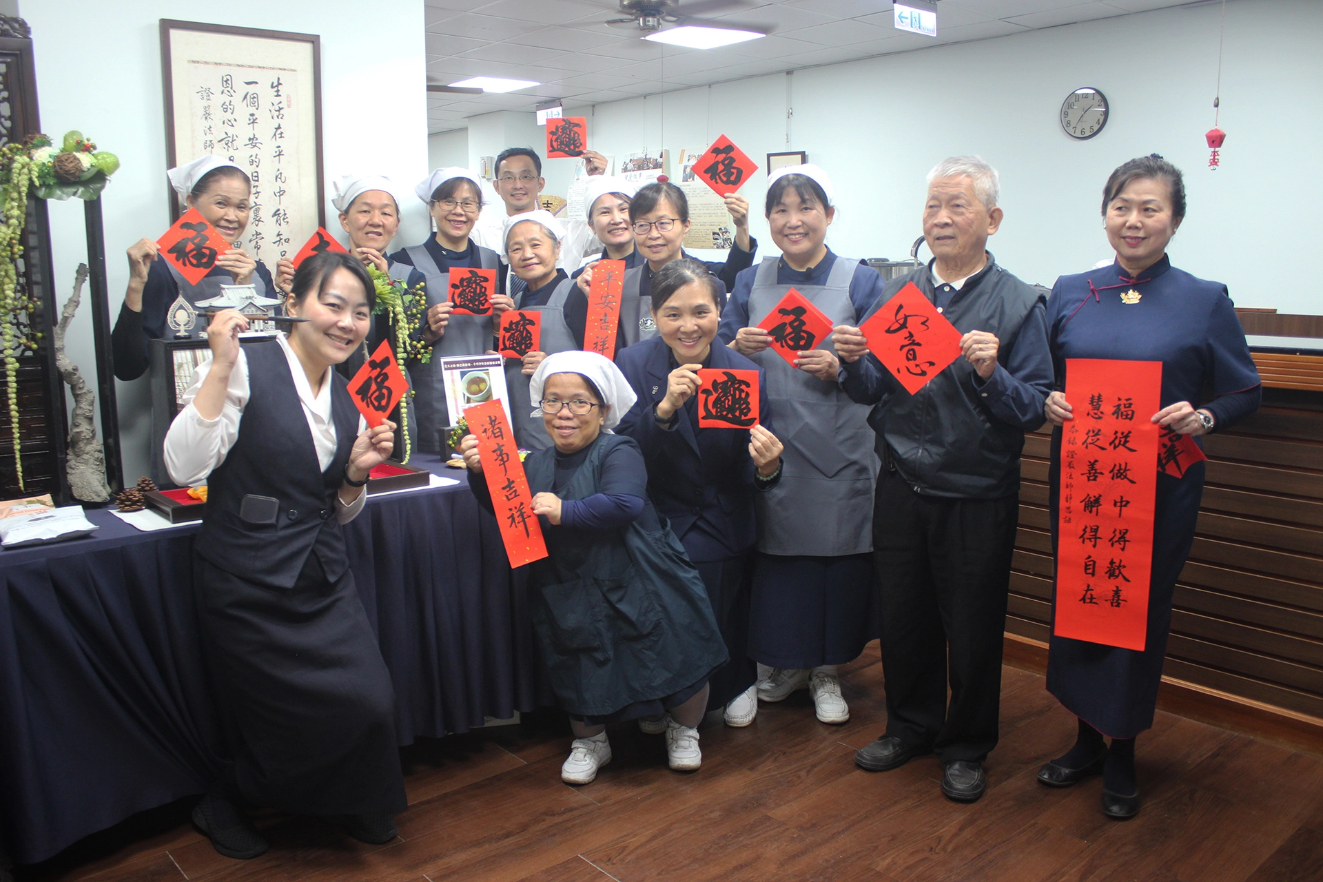慈濟大學人文於人社院舉辦「歲末迎春-靜思語春聯、手作淨斯湯圓體驗活動」