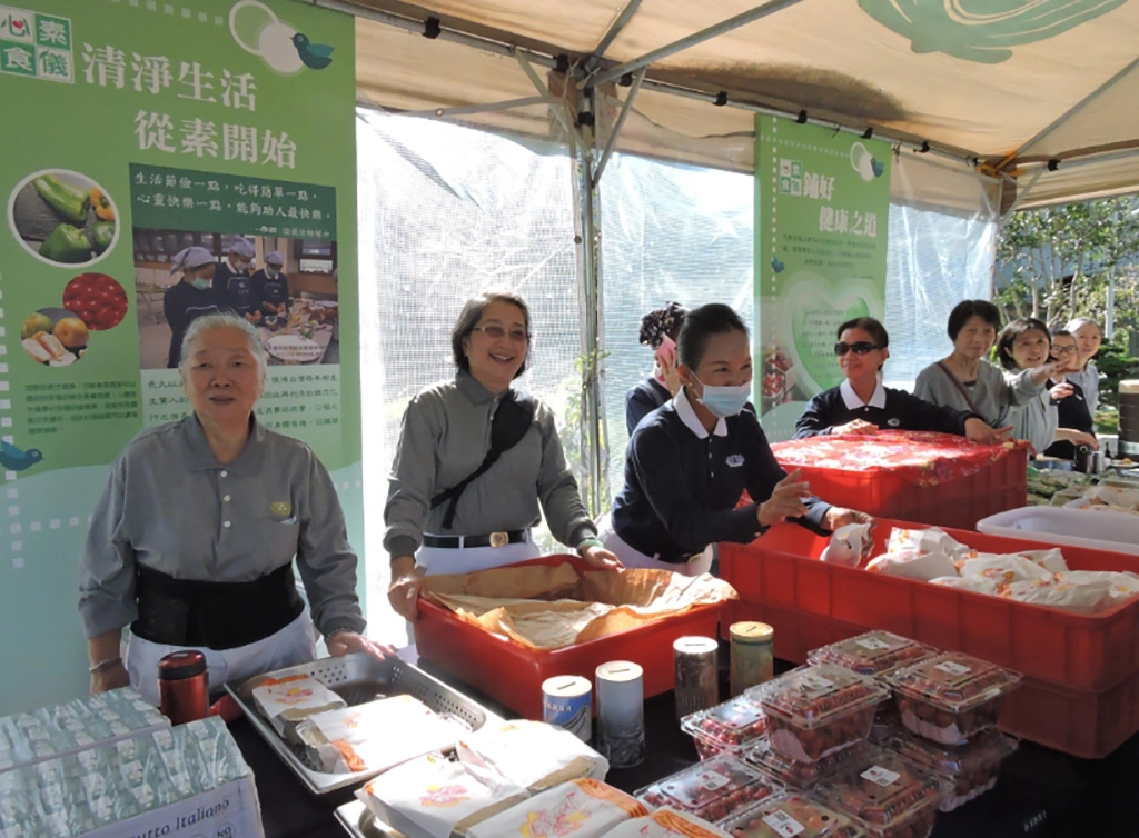 2020年是慈濟推動環保三十年，除了身體力行做環保，響應茹素的飲食生活，也是對地球及眾生的呵護。