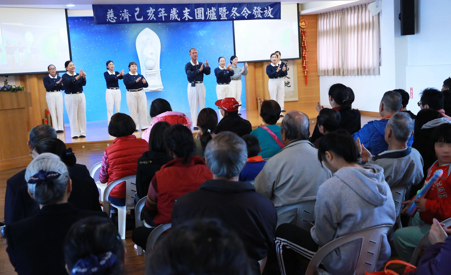 志工手語隊演出。(慈濟基金會提供)