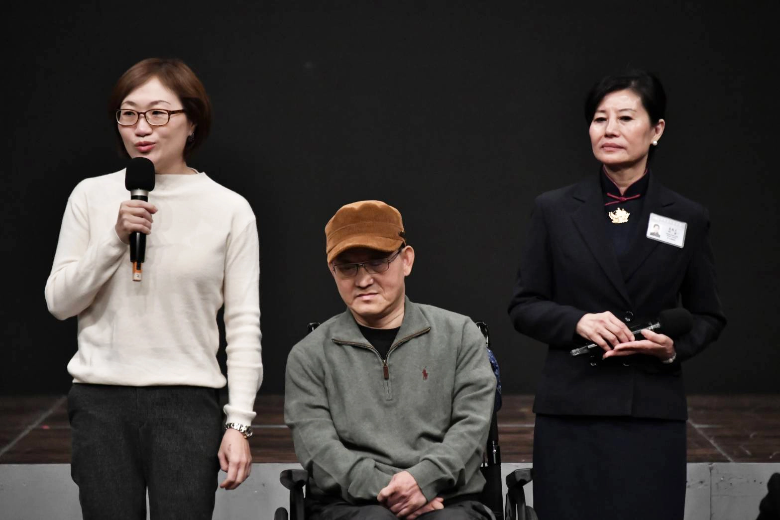 在面臨突發狀況無助之際，林太太透過網路與學生，將訊息傳給當地慈濟人，慈濟志工立即啟動關懷與陪伴。