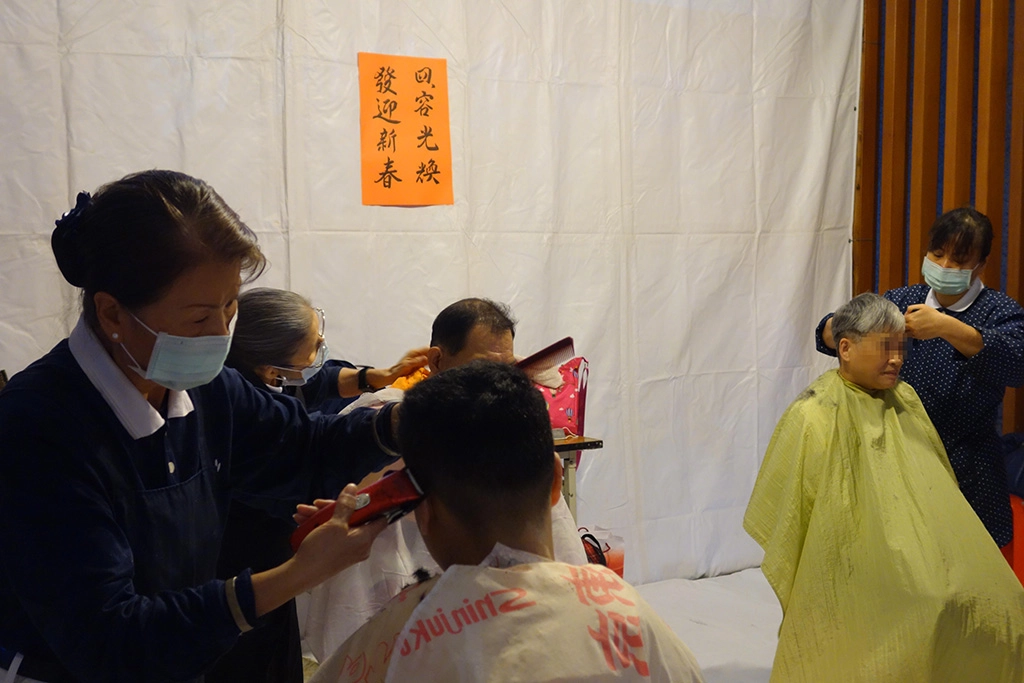 現場安排義剪、手作童玩等分站活動。
