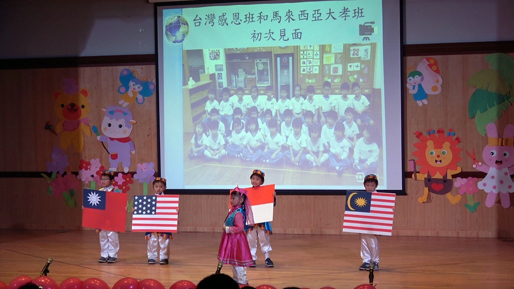 慈大附中重視國際教育，常有不同國家的貴賓、同學入校交流，耳濡目染之下，慈幼孩子從小就開始培養國際視野。