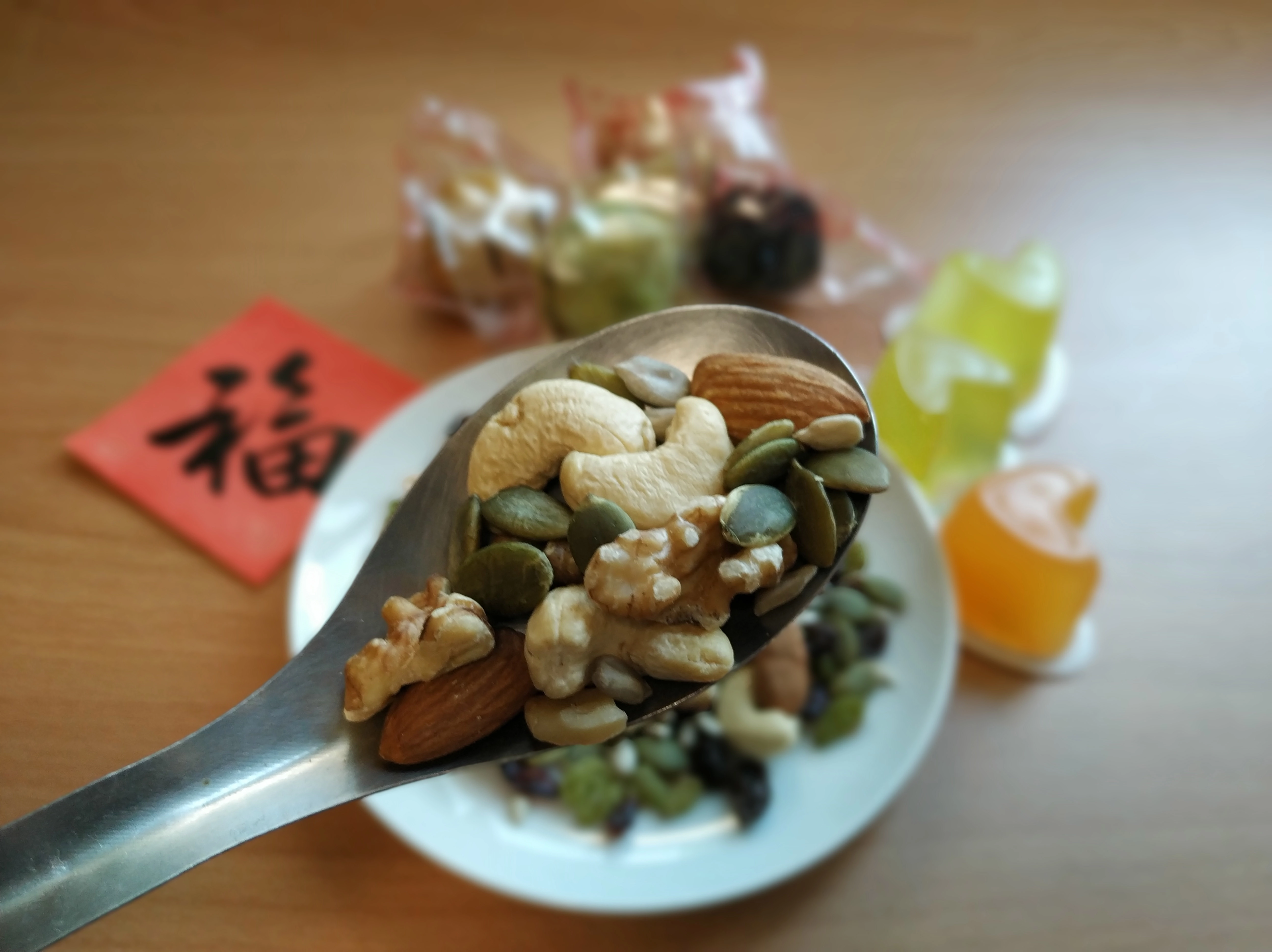 堅果類食物「一天一湯匙」的份量為準。