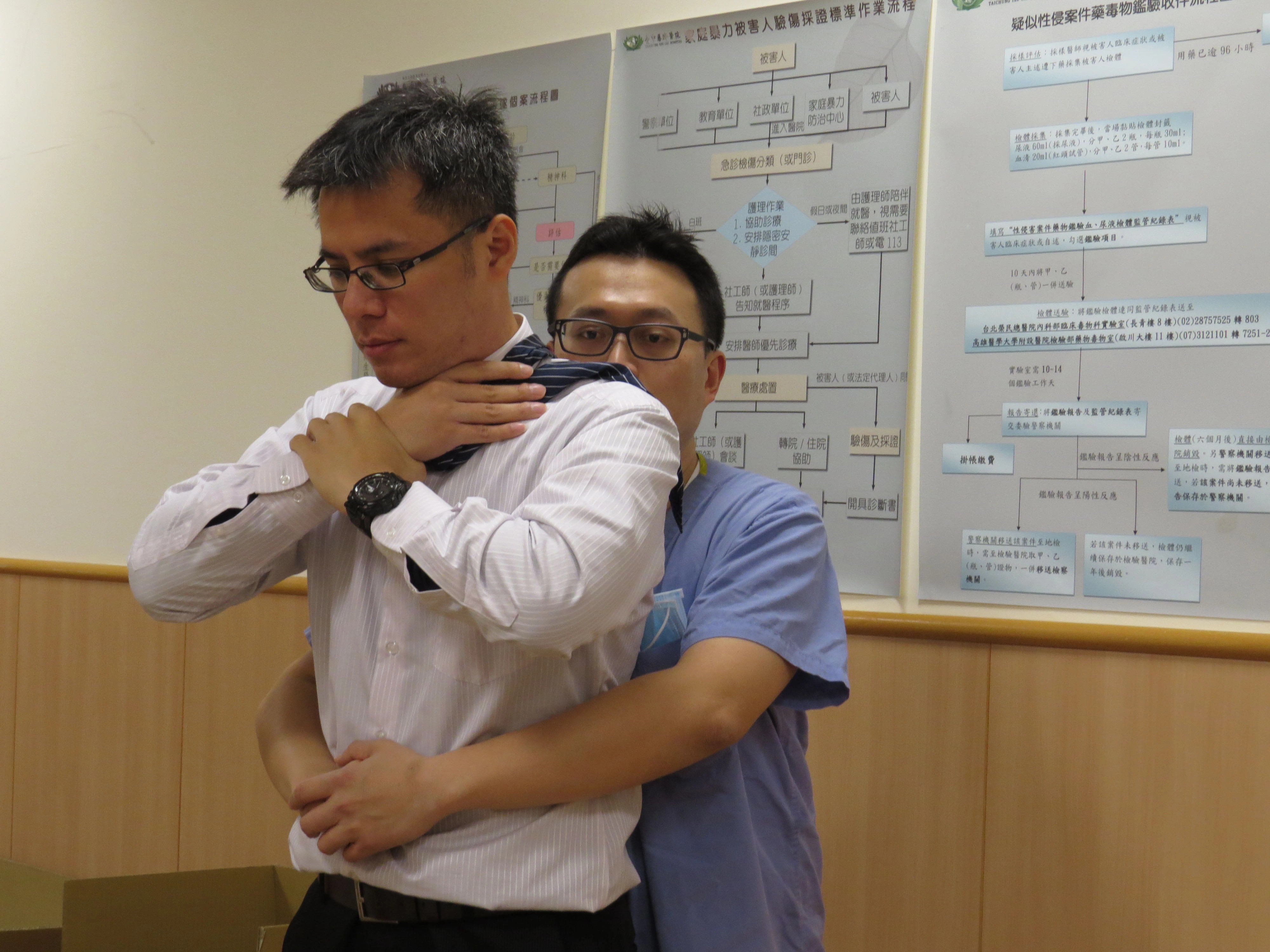 哈姆立克法分為成人、嬰兒與孕婦幾種不同的處理方法。