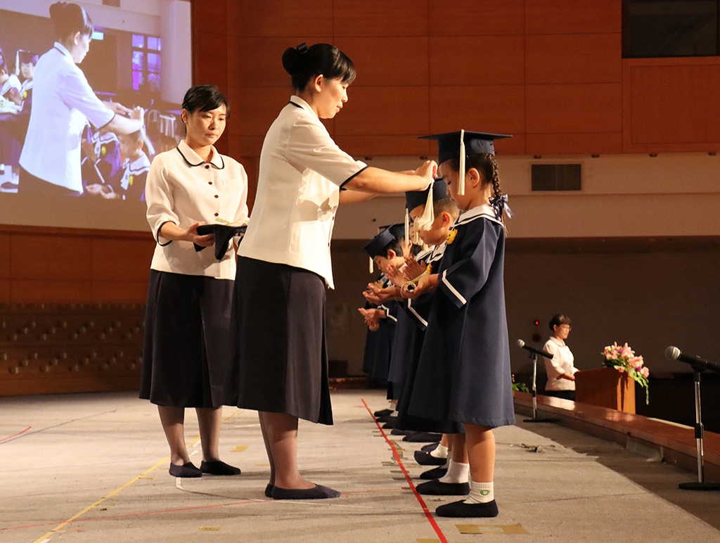 2020年7月4日，慈濟臺南幼兒園於臺南靜思堂舉辦第十九屆畢業典禮，在師生、家長、貴賓見證下，共同感受這場充滿慈濟人文溫馨的感恩時刻與喜悅。