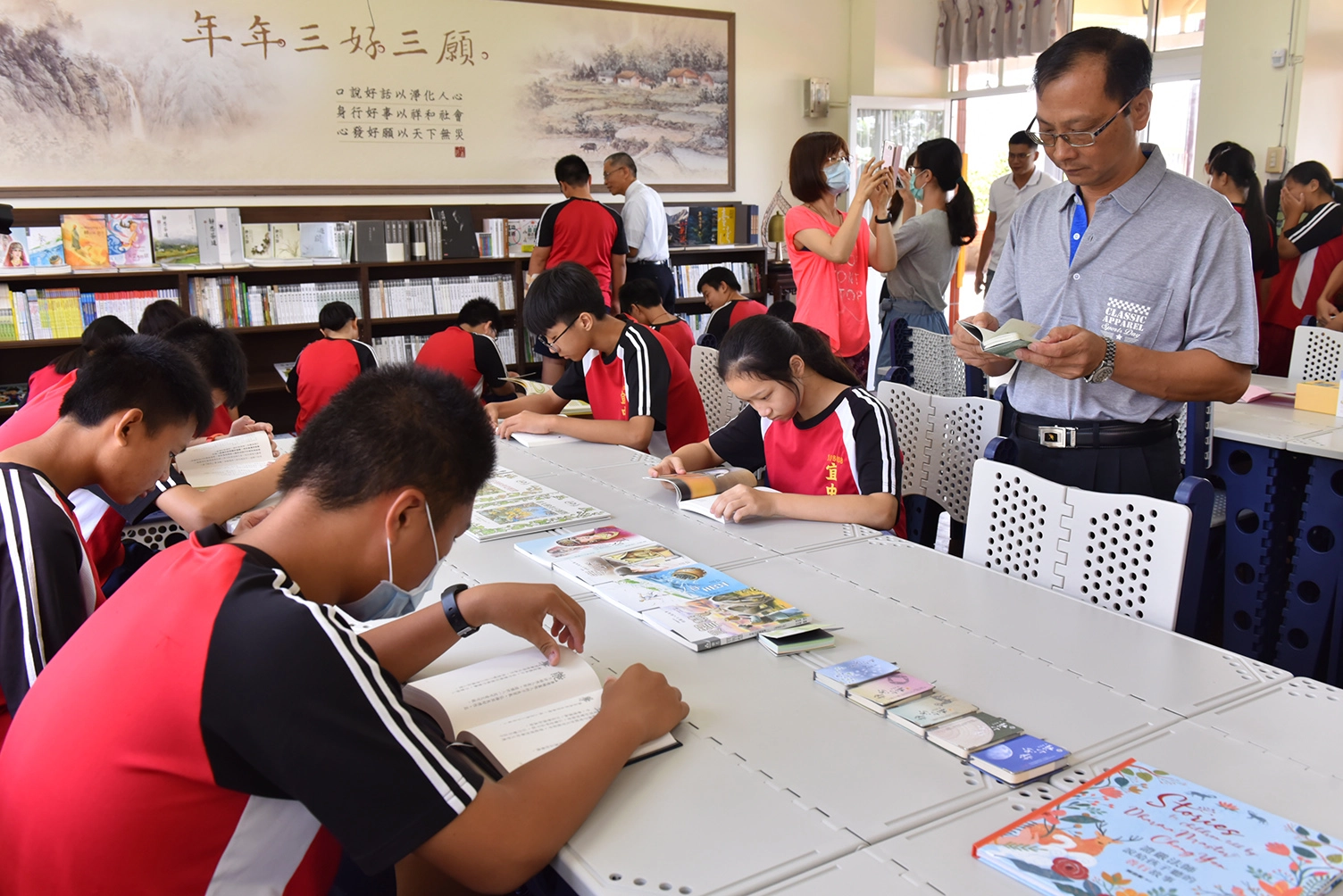 靜思閱讀書軒啟用，孩子們可以在舒適的環境中靜心讀好書。