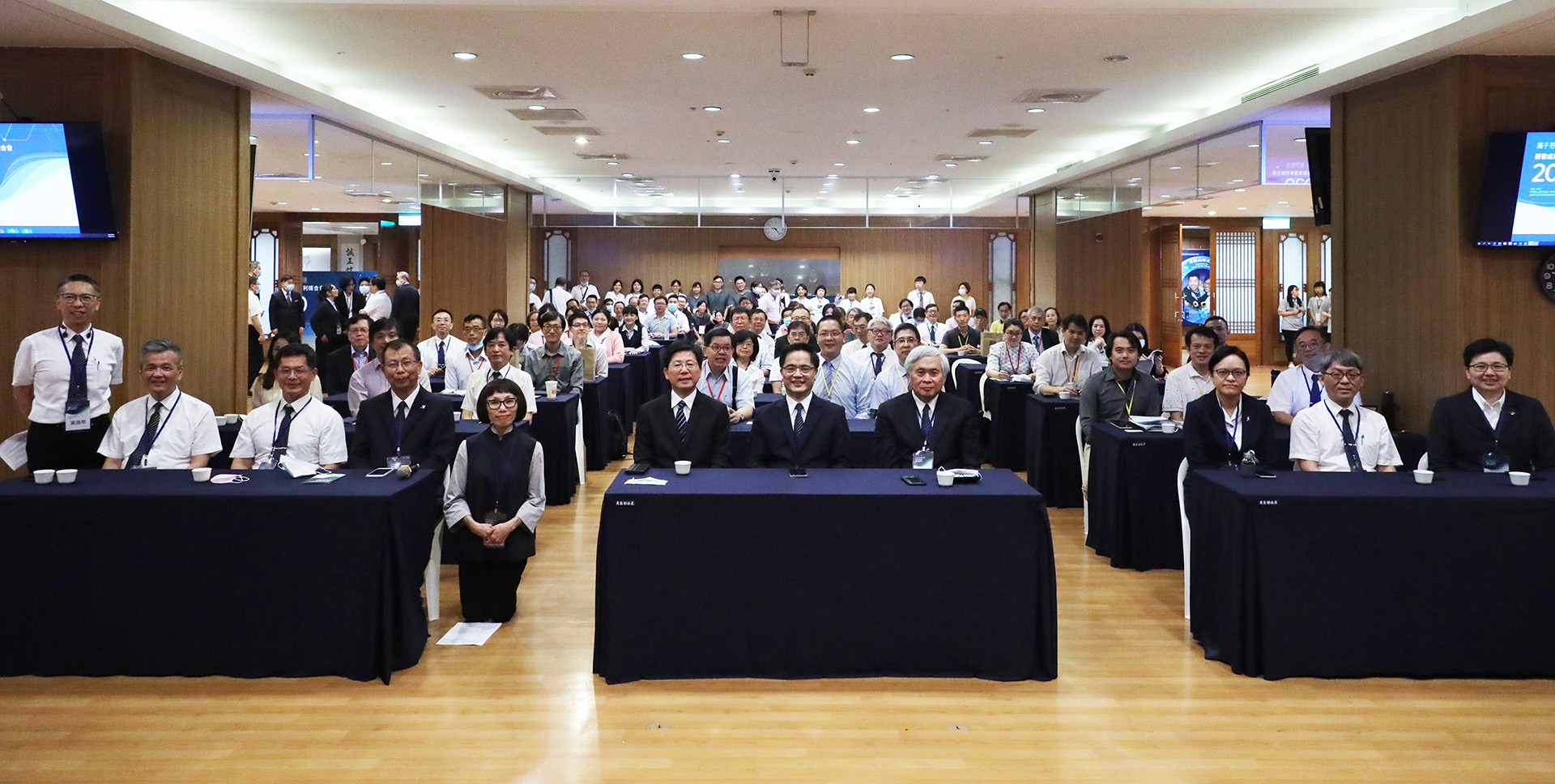 花蓮慈院，慈濟大學，慈濟科技大學簽署院校合作約定暨研發成果發表會，吸引超過百位廠商及研發專家參與