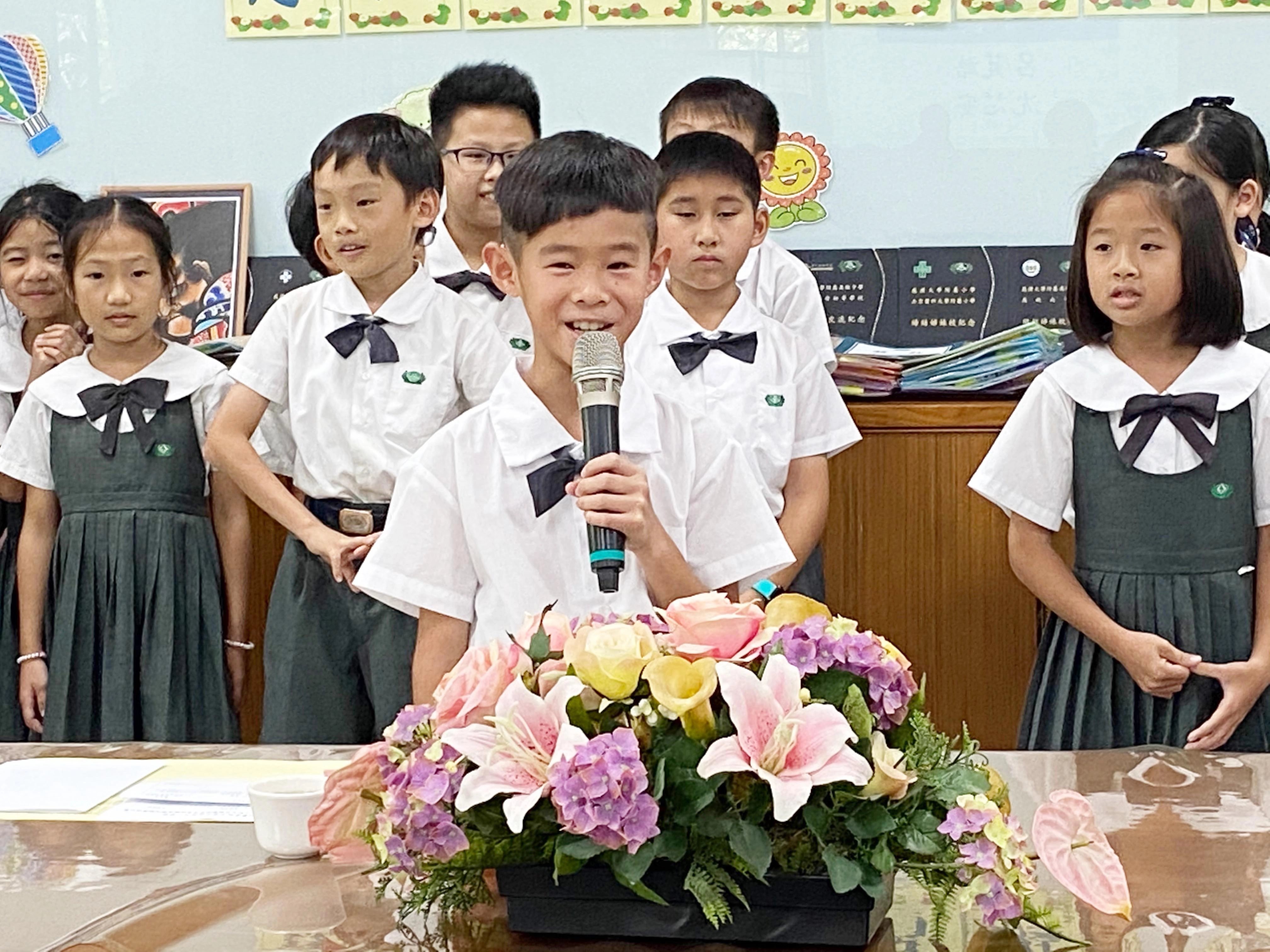 學生說：「很高興我們班得到此殊榮，在打掃我們總是互相合作，讓清潔工作進行更加順利，速度也提升很多，當然有時也會感到疲憊，但我們依然努力，如同證嚴法師所說：「以歡喜心做事，即使忙碌也不感到辛苦，反而覺得甘甜。」