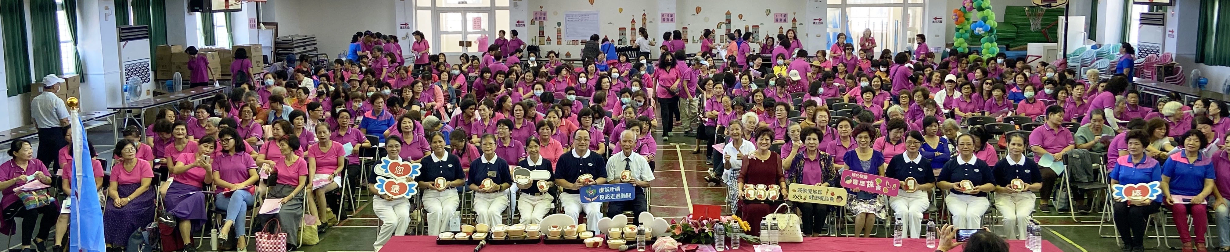 慈濟臺東志工與全體臺東市婦女會員們一同合影。