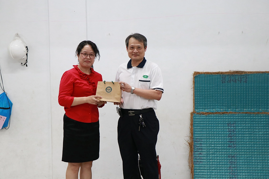 左為張麗平校長，右為尹立銘主任
