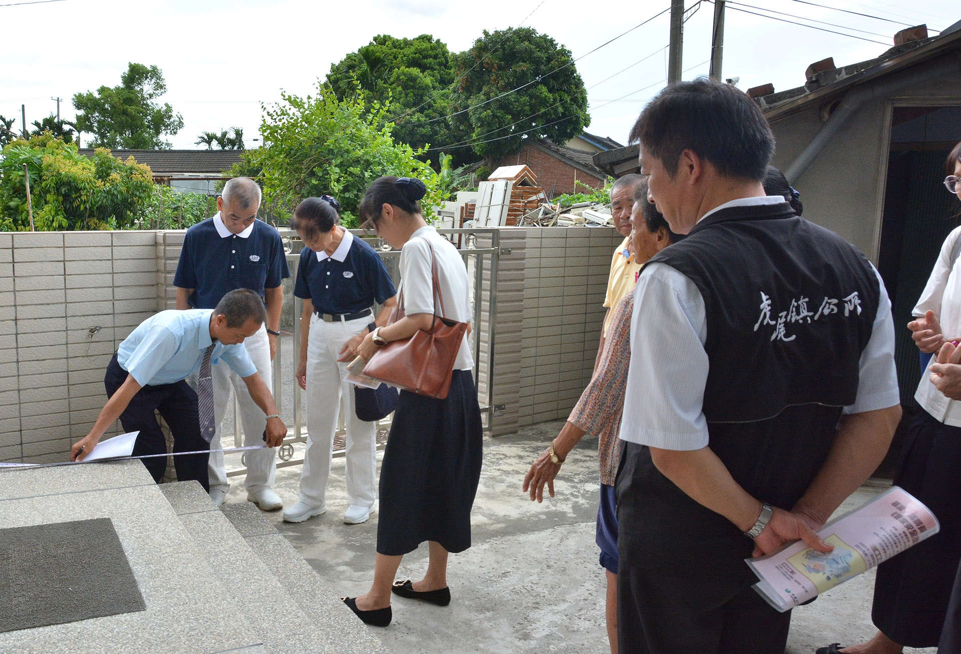 雲林縣府結合慈濟「安穩家園 美善社區」計畫，7月中已在虎尾鎮堀頭社區試辦，為長者居家修繕。
