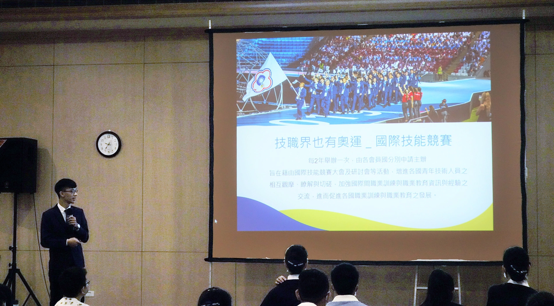 2020職涯體驗一日營於新店慈濟靜思堂舉行，，邀請了兩位國際技能競賽國手­-2019國際技能競賽電氣裝配國手林諭敬、2011國際技能競賽油漆裝潢國手吳將，前來與學員分享他們如何成為國手以及箇中的甘苦