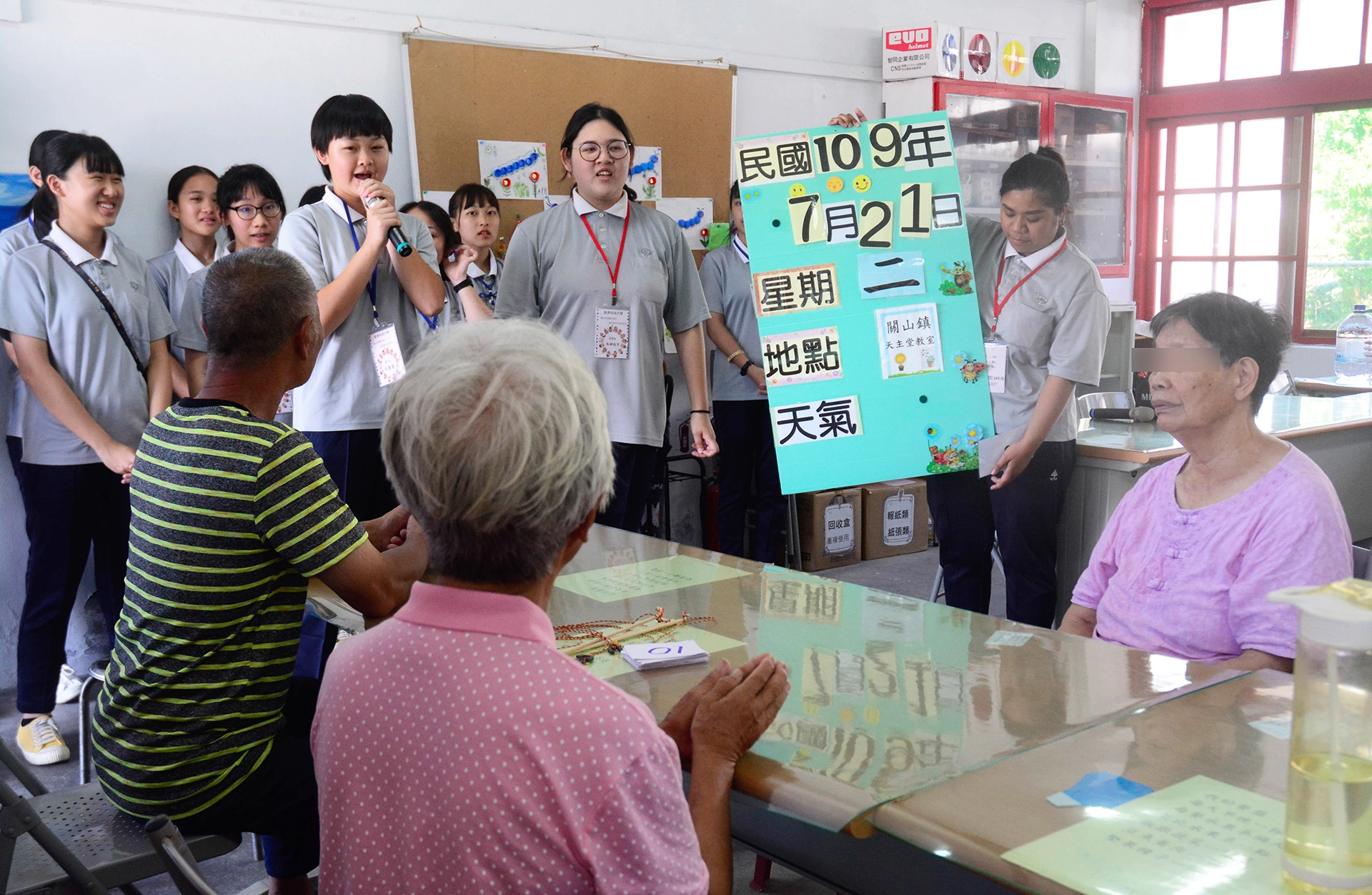 慈濟科技大學師生趁暑假期間走入偏鄉服務。