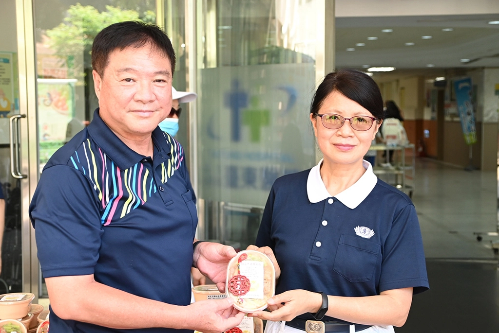 慈濟推動全球祈禱茹素活動，供齋150個素食便當，讓臺東醫院員工與慈濟共同虔誠齋戒弭災疫，每個人都可以素一素。