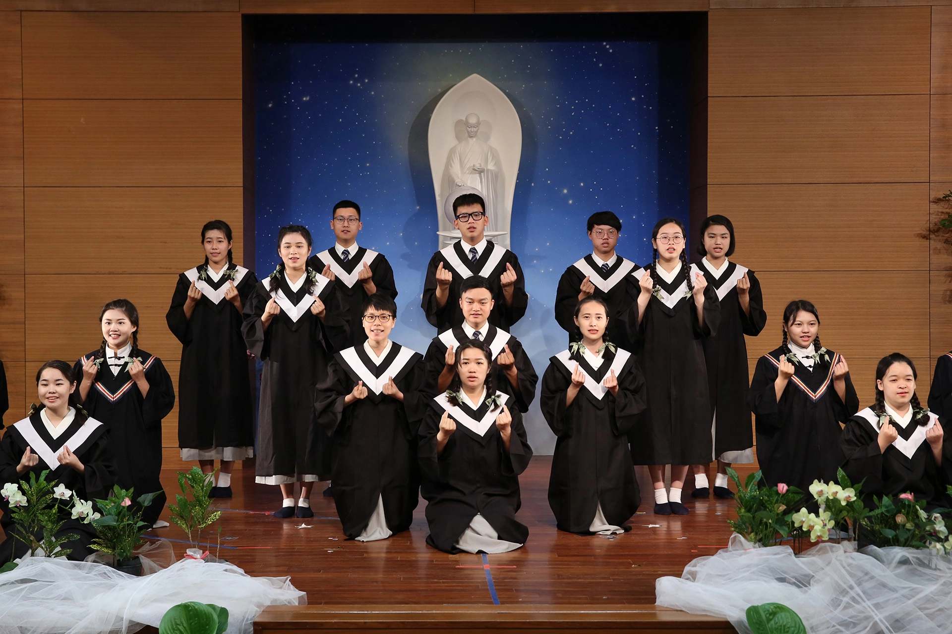 學生以「感恩」回應師長，是您那慈愛的寬容，給我成長的動力。