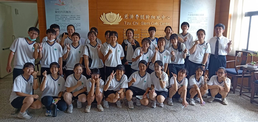 6月5日28位慈大附中三年級的學子前往慈濟骨髓幹細胞中心，其中16位學子完成驗血建檔。