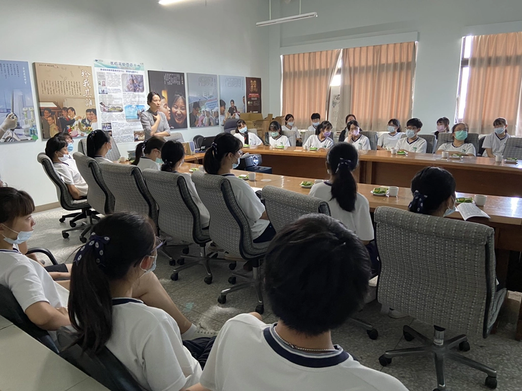 慈大附中站在給予鼓勵的角度陪伴他們，安排到就近的骨髓幹細胞中心再深入了解。