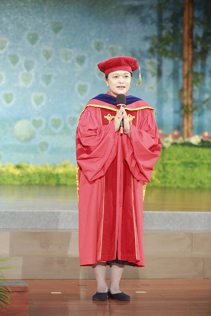 慈濟大學校長劉怡均(109年慈濟大學畢業典禮給畢業生的話)。