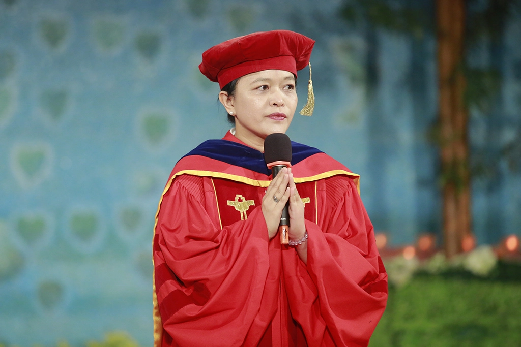 慈濟大學校長劉怡均(109年慈濟大學畢業典禮給畢業生的話)。