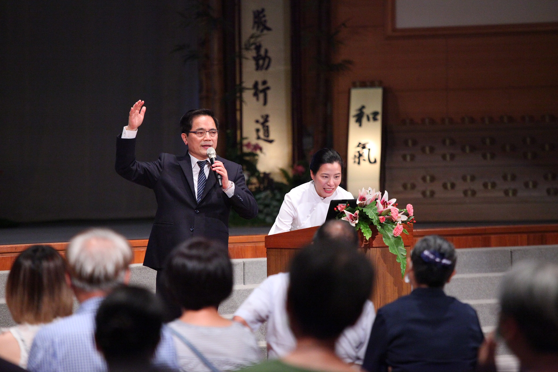 花蓮慈濟醫院林欣榮院長回到故鄉臺南，在臺南靜思堂為鄉親分享如何帶動院內醫療團隊不斷創新醫術造福患者。
