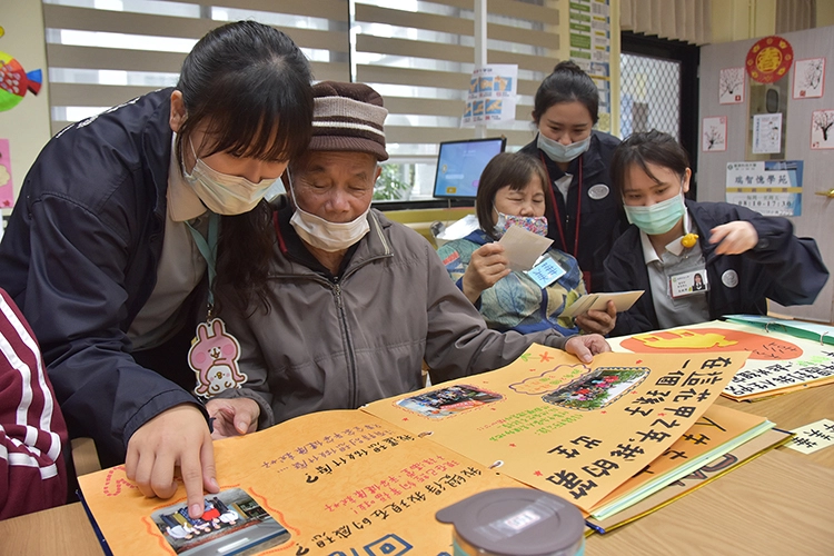 製作「憶生如四季」相簿。