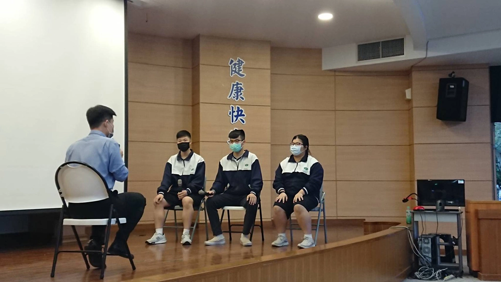 全國延後開學，慈大附中對於高三學生的生涯進路輔導沒有延後，開學後即安排一系列的升學輔導，包括「大學生涯探索活動」及「升學工作坊」，期望每個高三學生認識自我、找到優勢，了解大學科系狀況，為自己的未來作出最好的選擇。