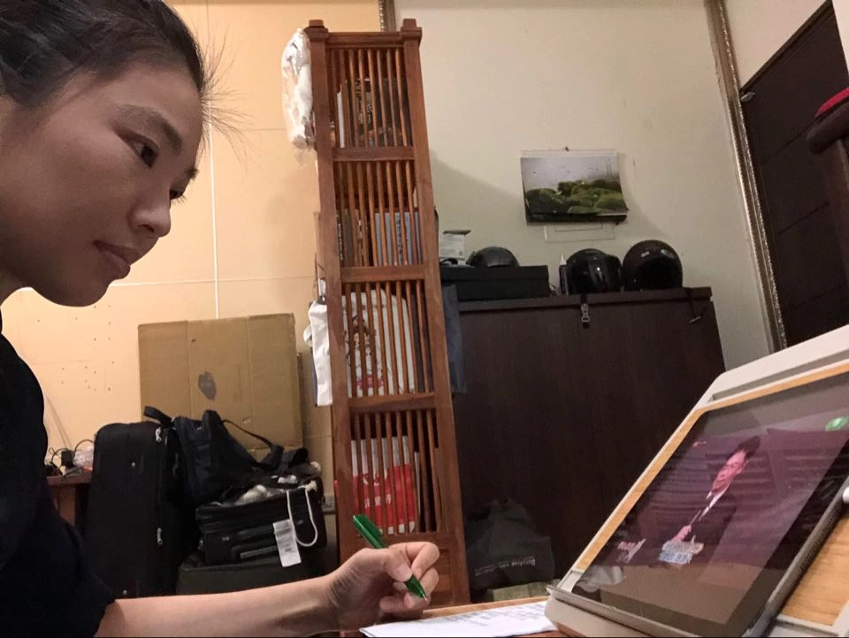 臺北張資芳說人人守住心念，投入真誠的祝福，身缺席、心不缺席，為社會注入正向的善，人人一加一，凝聚善的力量。