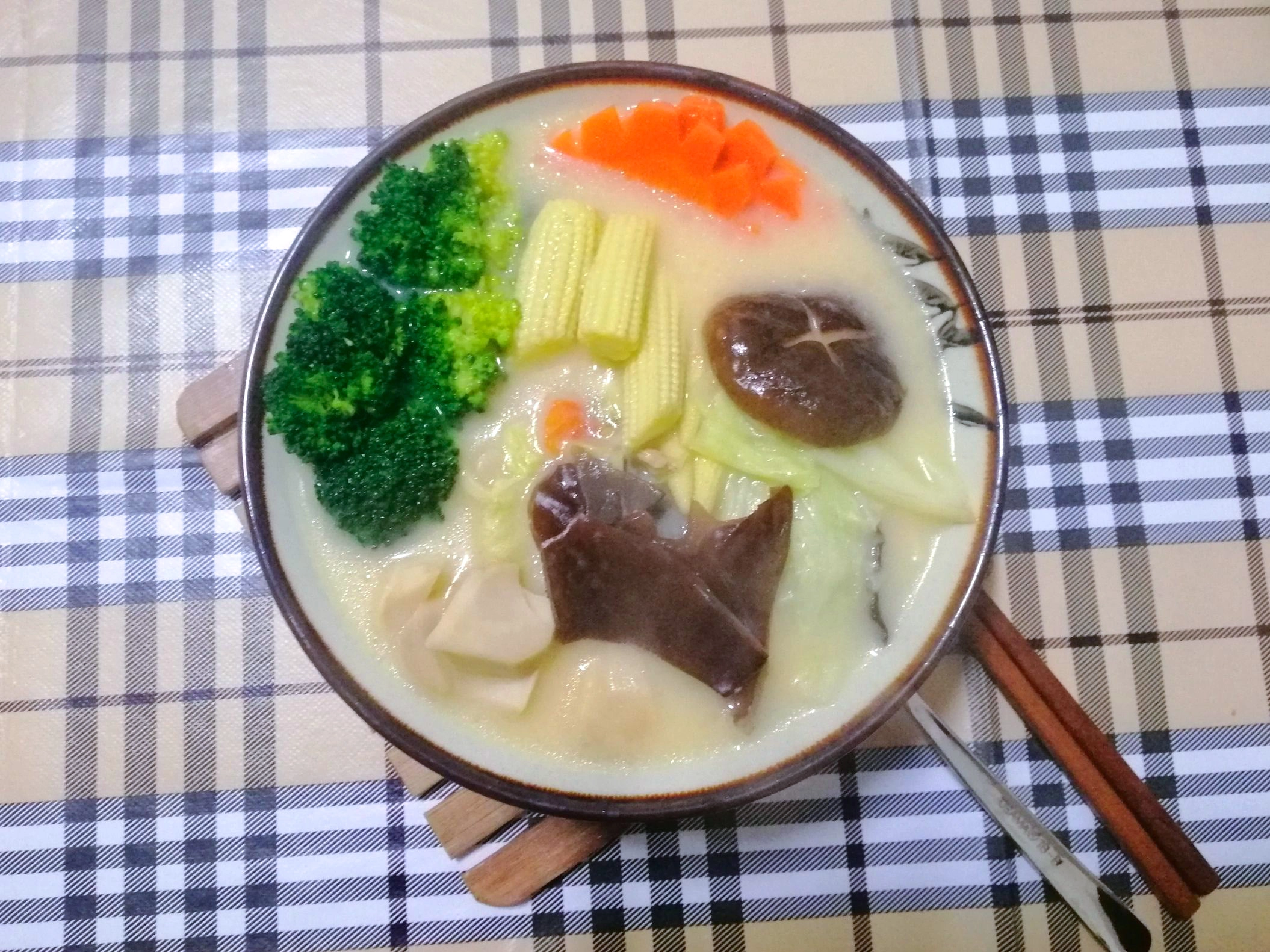 奶香蔬菜義大利麵