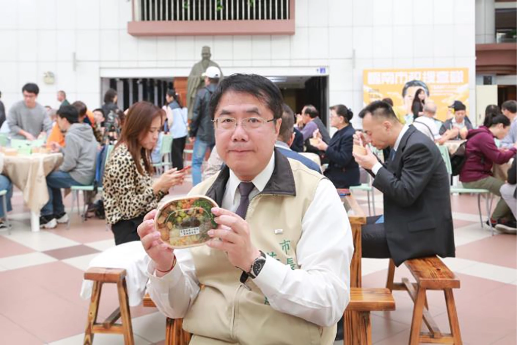 黃偉哲市長表示，期望藉著這個機會能讓市府同仁多瞭解蔬食的好處，多多提倡蔬食。