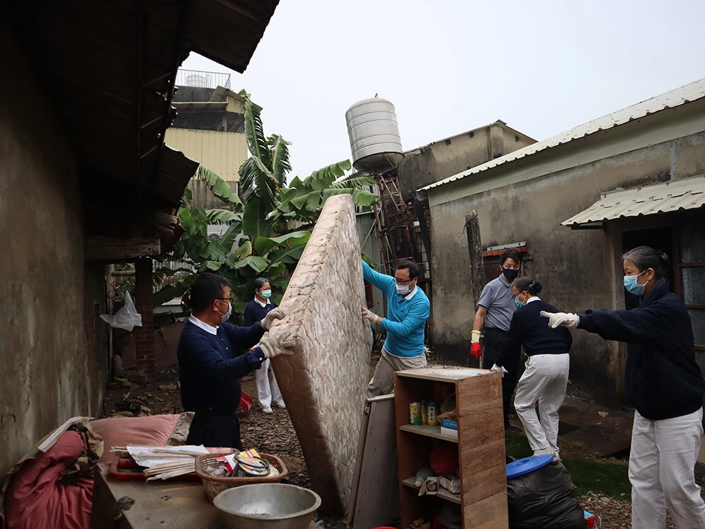 臺南市政府與慈濟合作「鄰里互助 安心扶老–居家安全改善」專案，推動弱勢家庭關懷扶助。