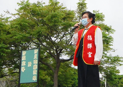 慈大附中校長擔任總指揮李玲惠校長表示，地震為無預警的災害，我們身處地震帶，更應建立正確防災避難觀念，落實「趴下、掩護、穩住」的動作要領，學習自我保護，並進而可以學習自救救人的能力
