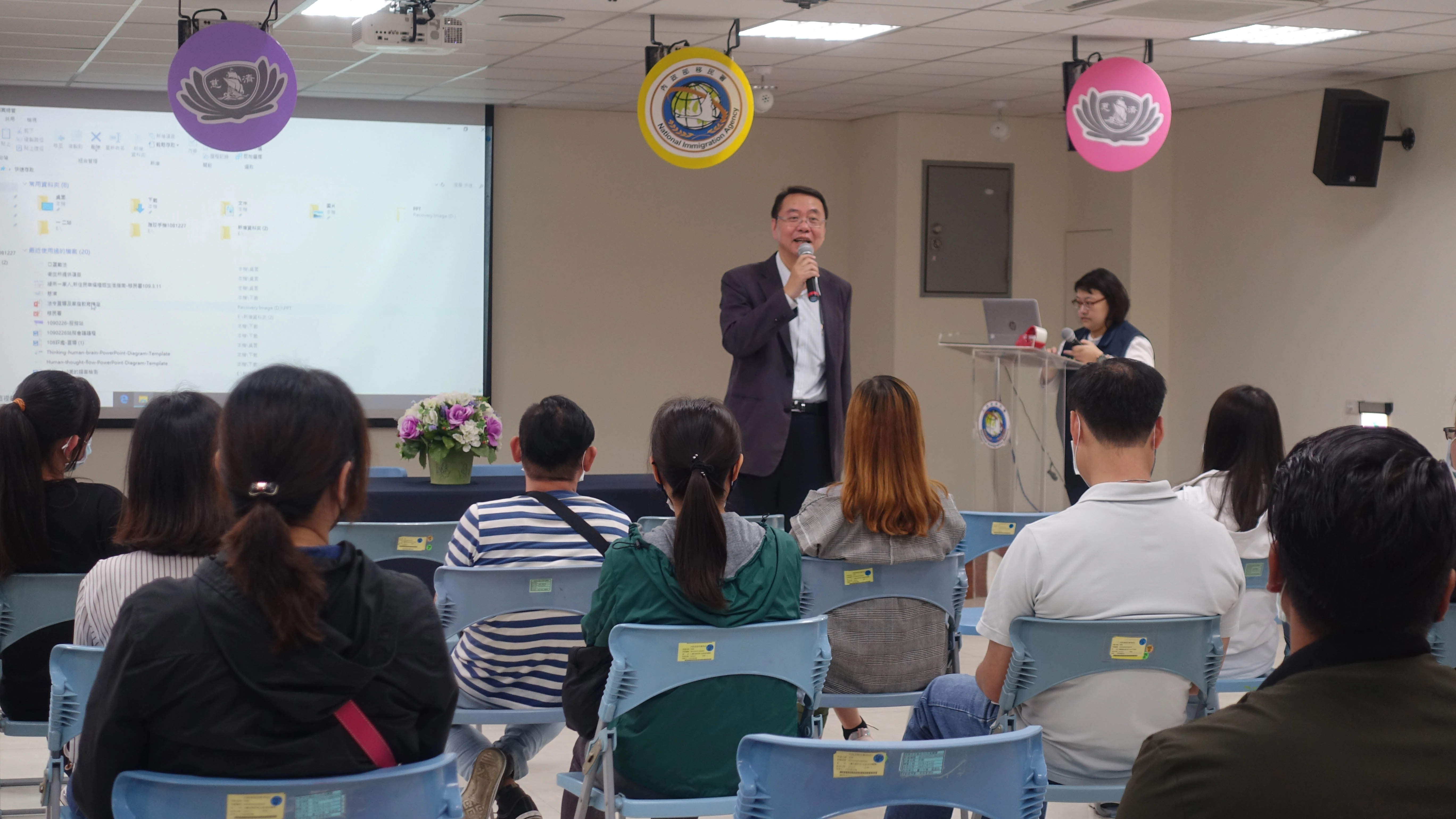 移民署中區事務大隊副大隊長游光燦感恩慈濟協助一起防疫。
