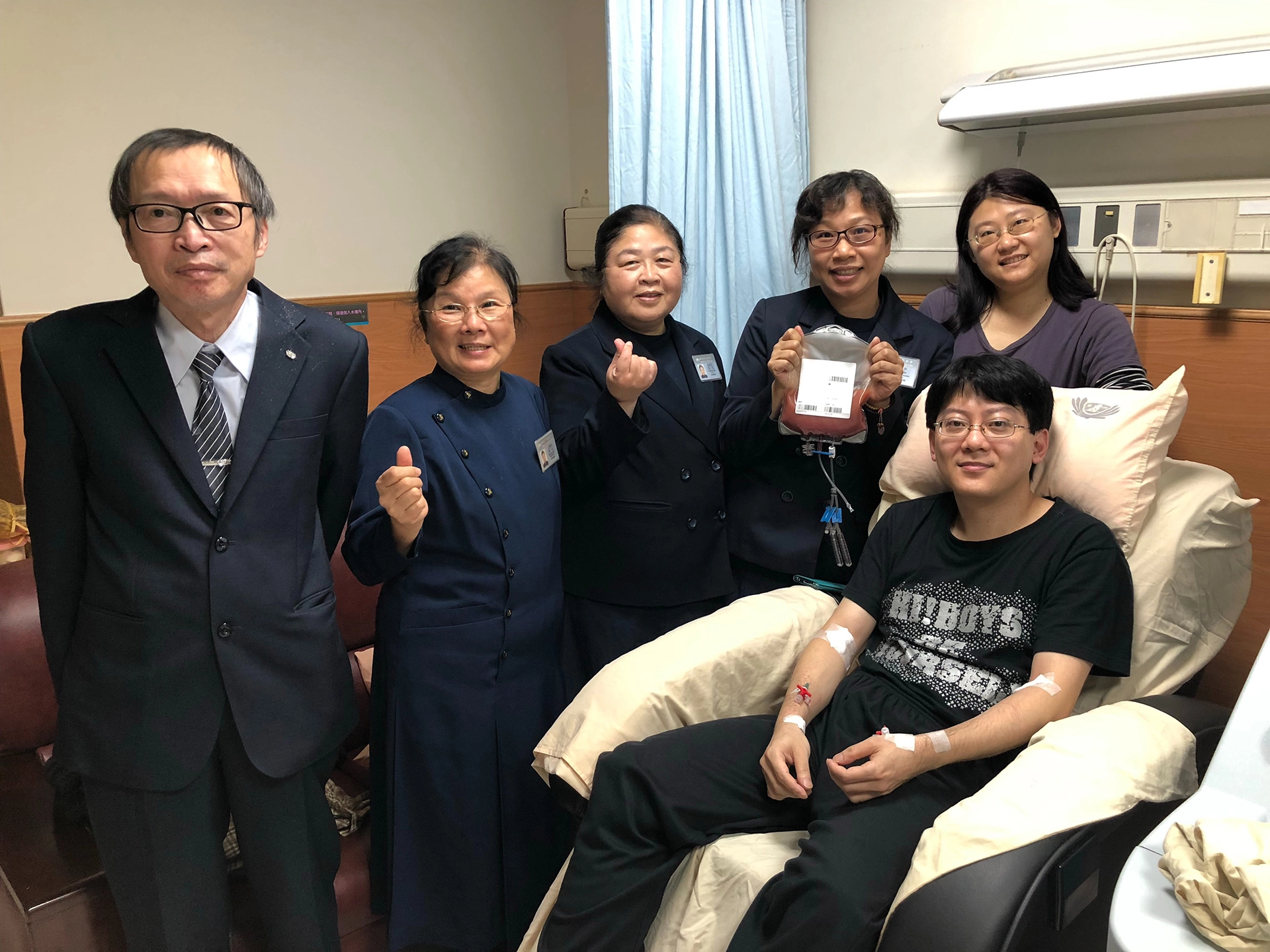 王木通今年二月再度接獲配對通知，勇敢扎針還看著熱血流動，成功再續「髓」緣、二度救人。