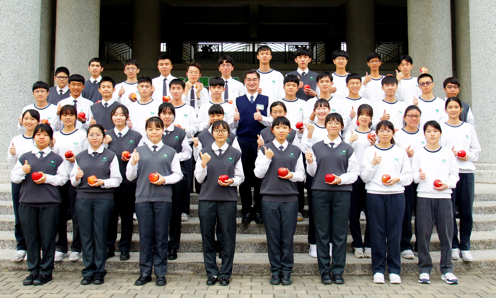 109年繁星錄取大學放榜，臺南慈中共有43位學生金榜題名，錄取國立大學共25人。
