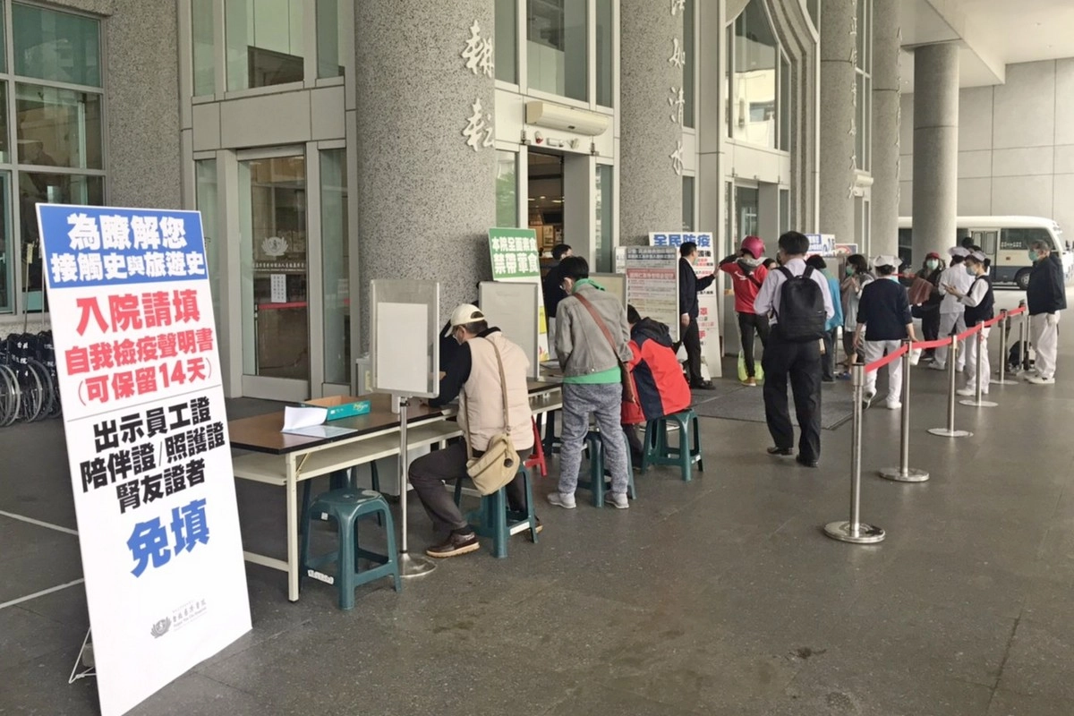 自3月19日起，凡出入台北慈濟醫院院區者皆需填寫「進入院區自我檢疫聲明書」。