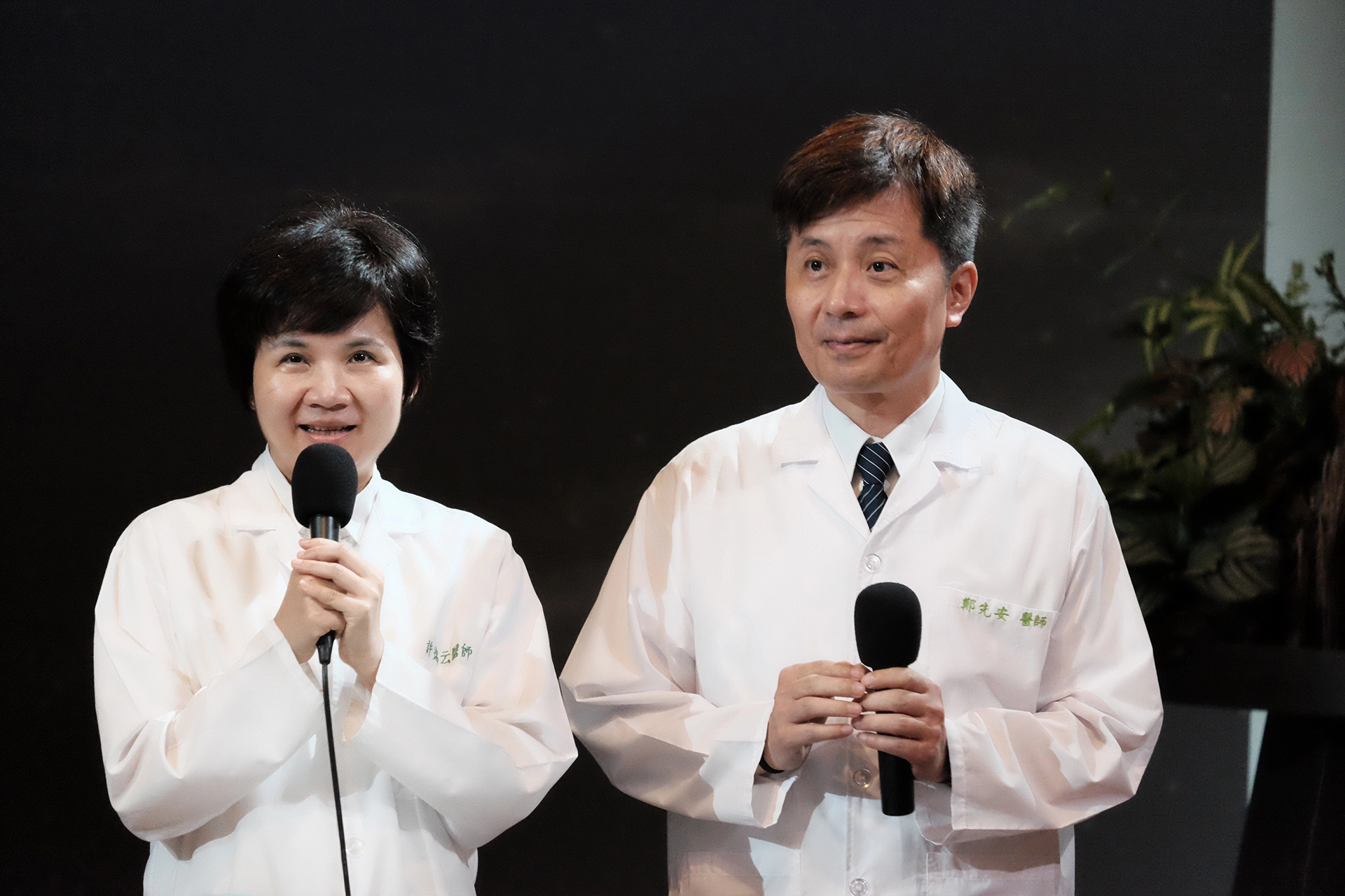 6月7日慈濟線上精進日邀請到花蓮慈濟醫院能量醫學中心主任許瑞云(左)、副主任鄭先安(右)分享「以正信正念提升心靈正能量」。