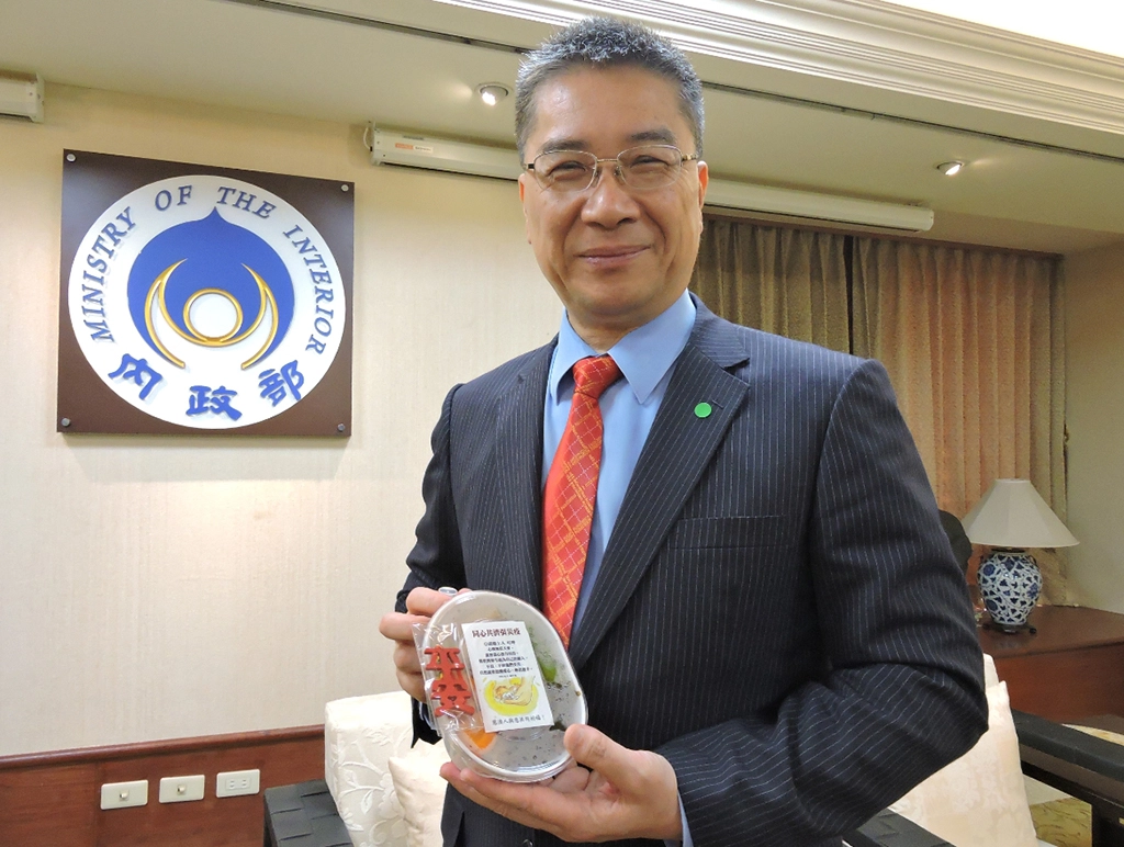 3月24日慈濟人的供齋行動來到內政部，徐國勇部長及不少同仁響應。