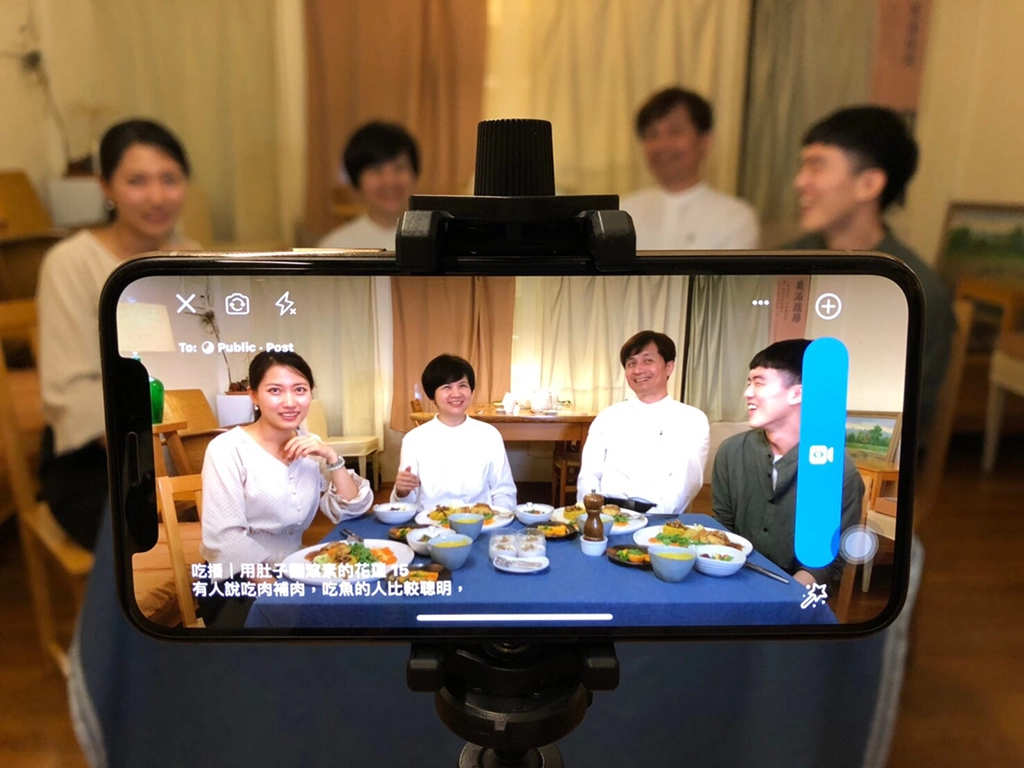 22日晚上邀請長期研究能量醫學和自然療法的哈佛醫師許瑞云醫師，以及擅長整合中、西醫、心念醫學與預防醫學的鄭先安醫師在「美滿蔬房」直播，現場分享如何運用蔬食提升免疫力。