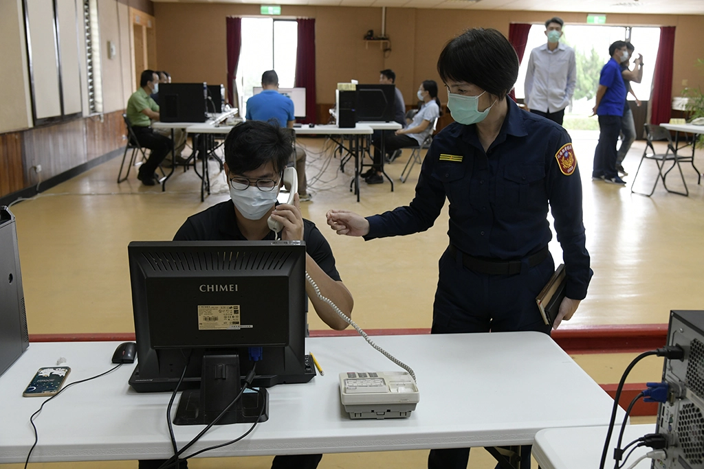 花蓮縣警察局副局長林妙齡表示，本次演練絕對不是做做樣子而已！除了要求所有資(通)訊設備到位，演練時也讓同仁實際操作電腦、網路，以最高規格進行情境演練。