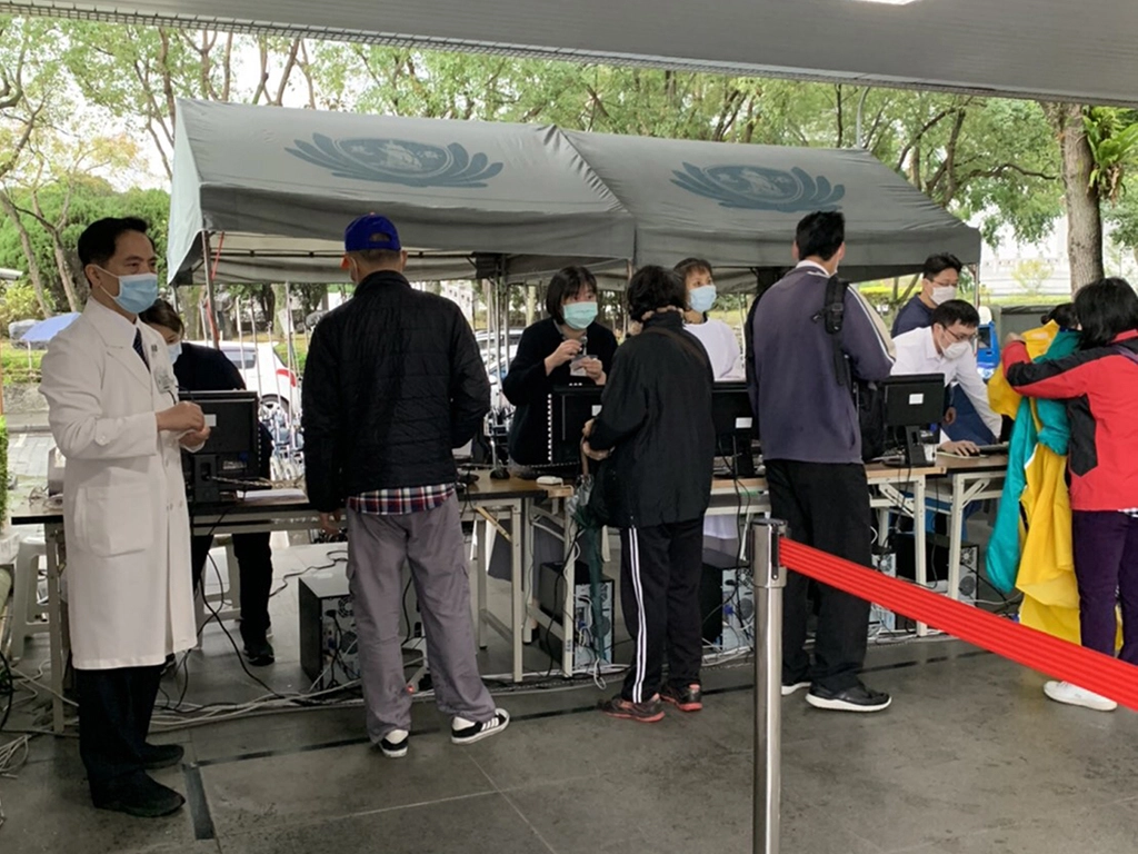 花蓮慈濟醫院除在物資及防護裝備全方位備齊外，對於醫護與醫院志工的安心關懷更是周全與貼心。